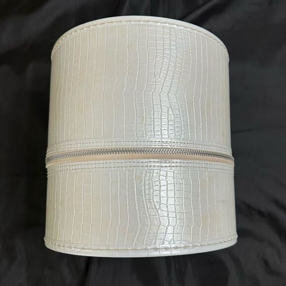 Vintage Mid Century Pearlescent Ivory faux croc hat box cosmetic box - Picture 6 of 15